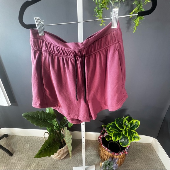 Lululemon - Picture 6 of 14